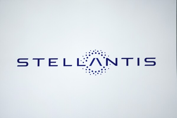 意大利汽车制造商斯泰兰提斯(Stellantis)大幅下调预期，因其面临行业低迷