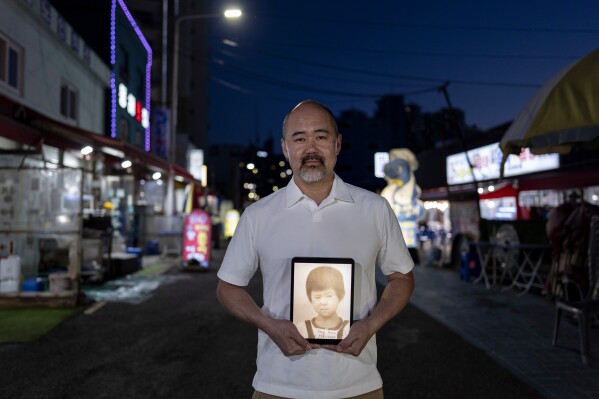 韩国被收养者要忍受寻找亲生家庭的痛苦，有时甚至是毁灭性的痛苦